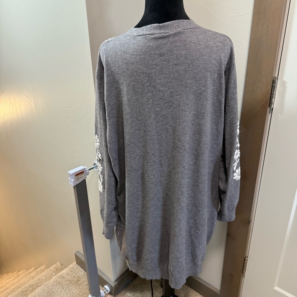 Aaeda Open Front Cardigan Sweater Grey White Floral Embroidery Soft Knit Neutral - Picture 7 of 9